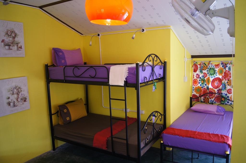Dorm Des Fleurs Hostel Khao Lak Habitación foto